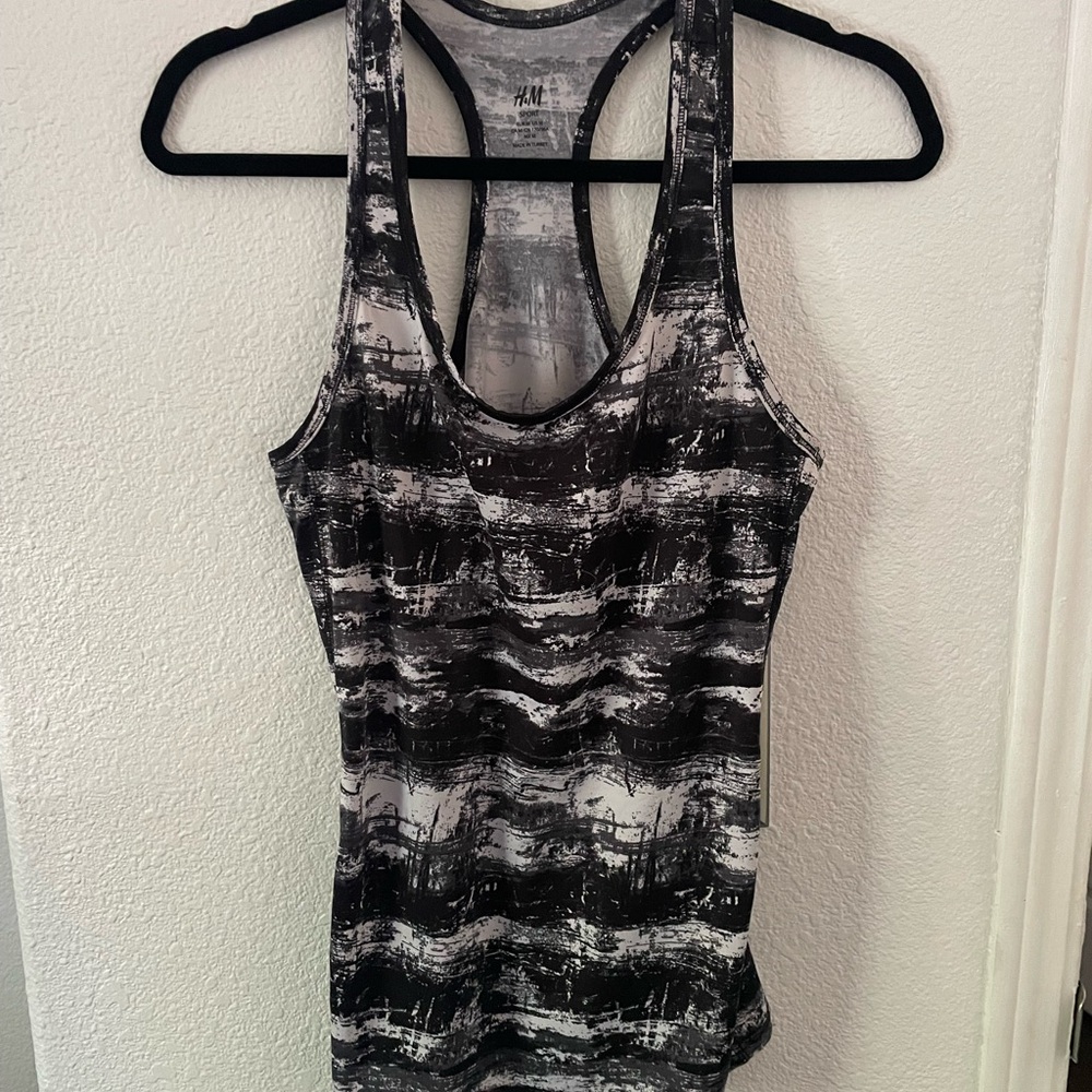 🌟5/$15🌟H&M Black and White Sport Tank